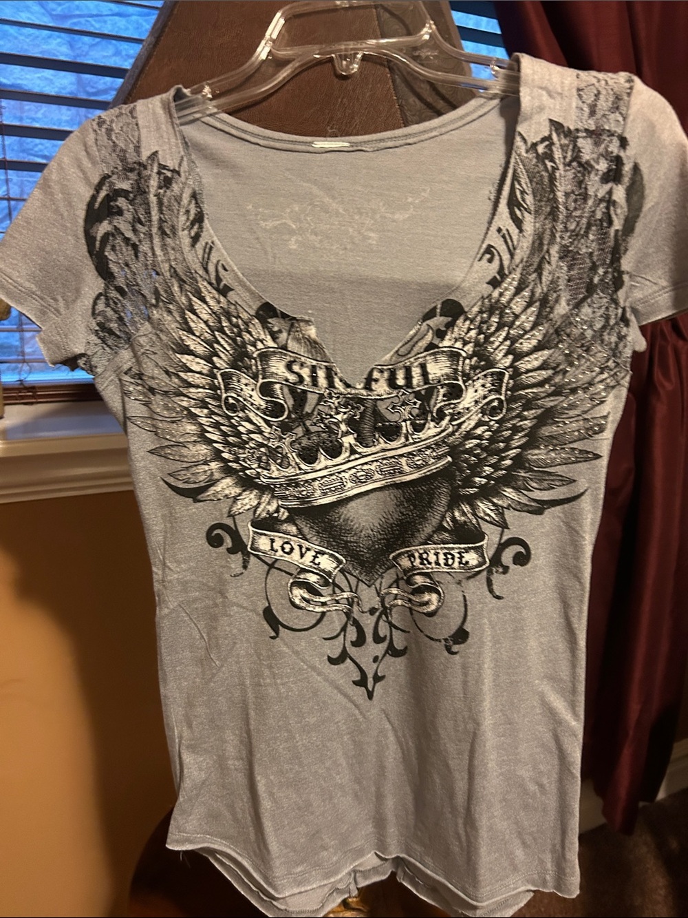 Affliction Women's Light Gray Graphic V-Neck Tee with Winged Heart Print XS